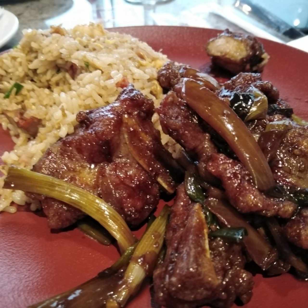 Arroz y carne a la cantonesa