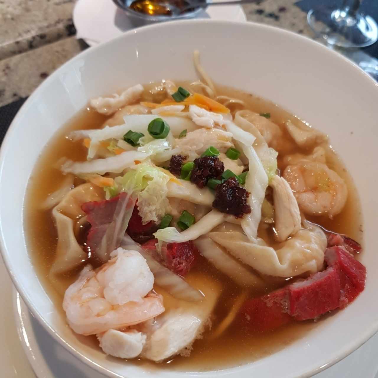 Sopa de wanton mein