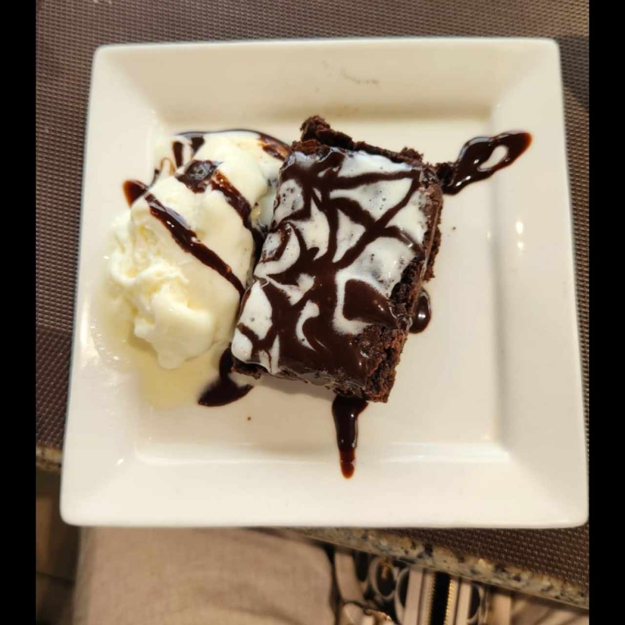 brownie con helado