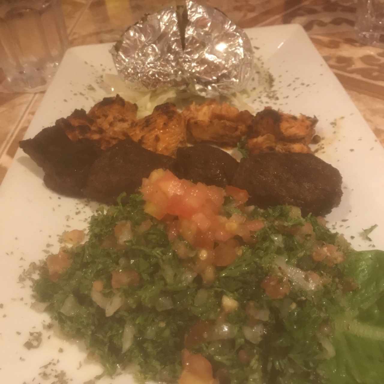 tabule con ponchos de pollo y carne 