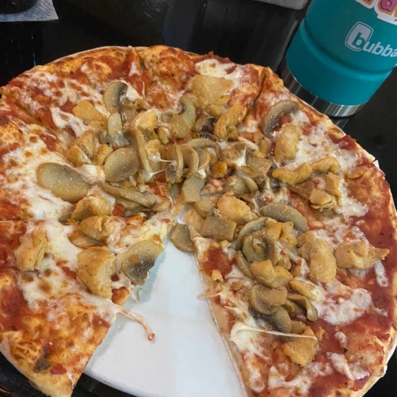 Pizza de Pollo con hongos