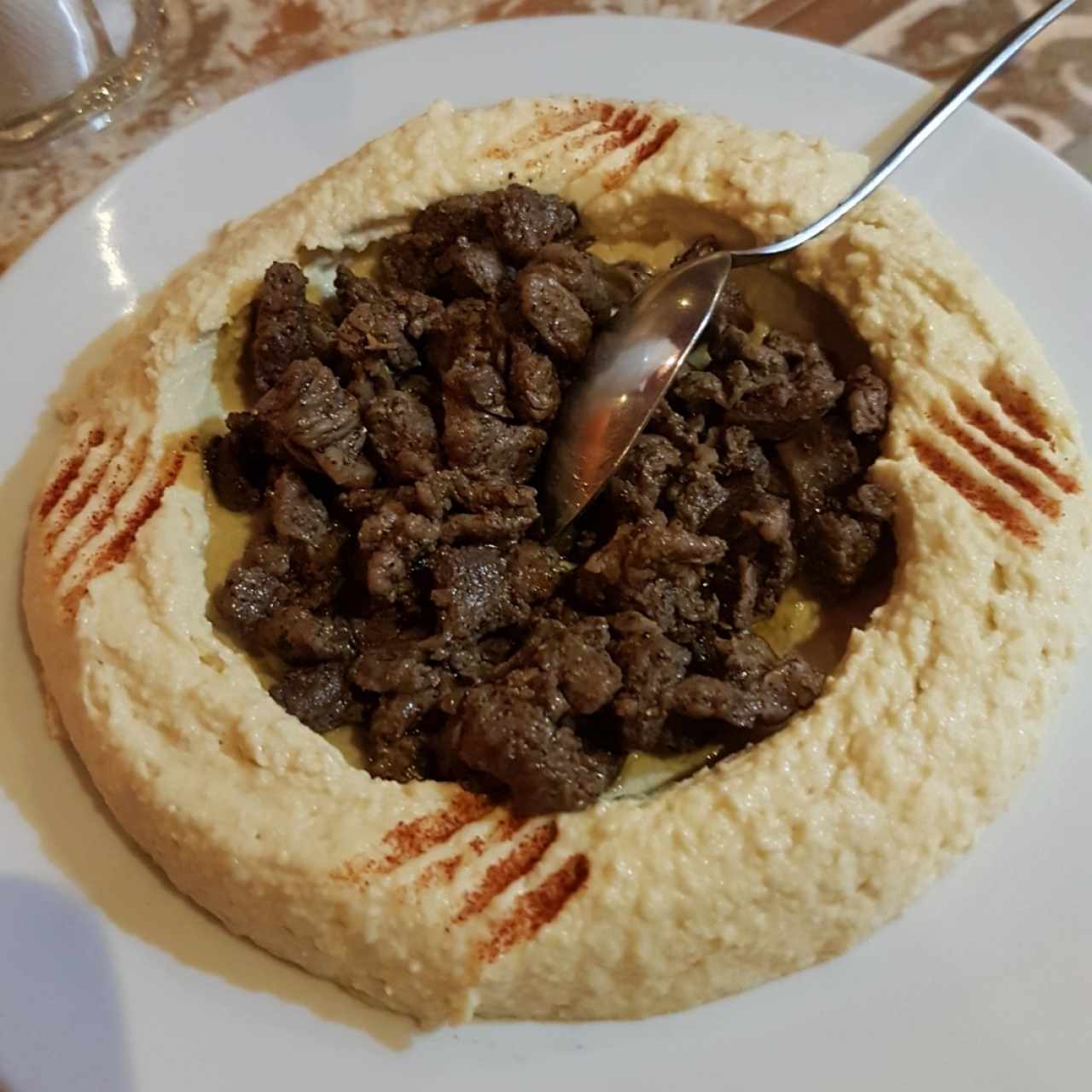 hummus con carne