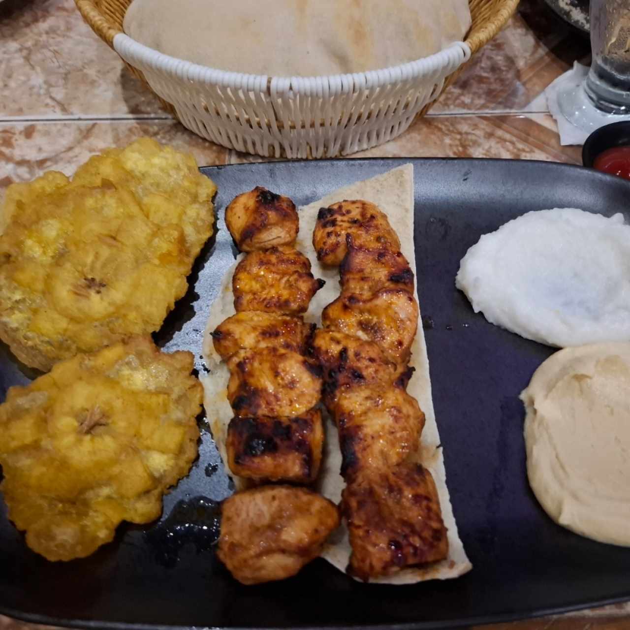 Platos Fuertes - Shish Taouk