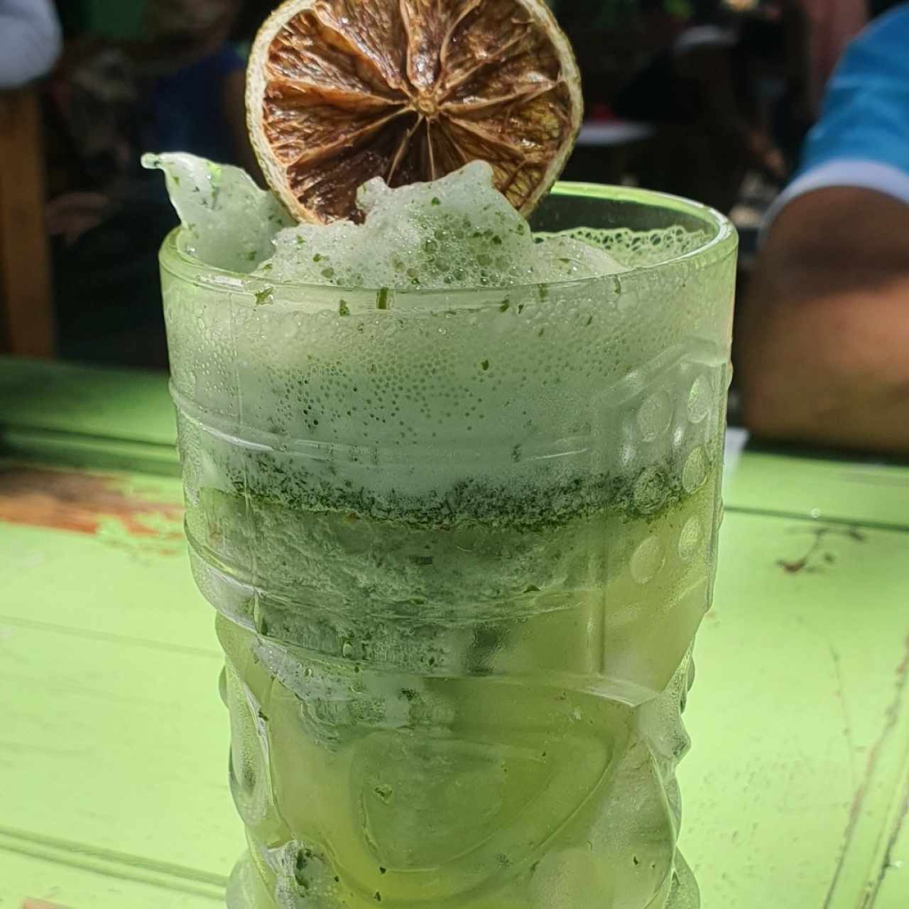 limonada con hierba buena