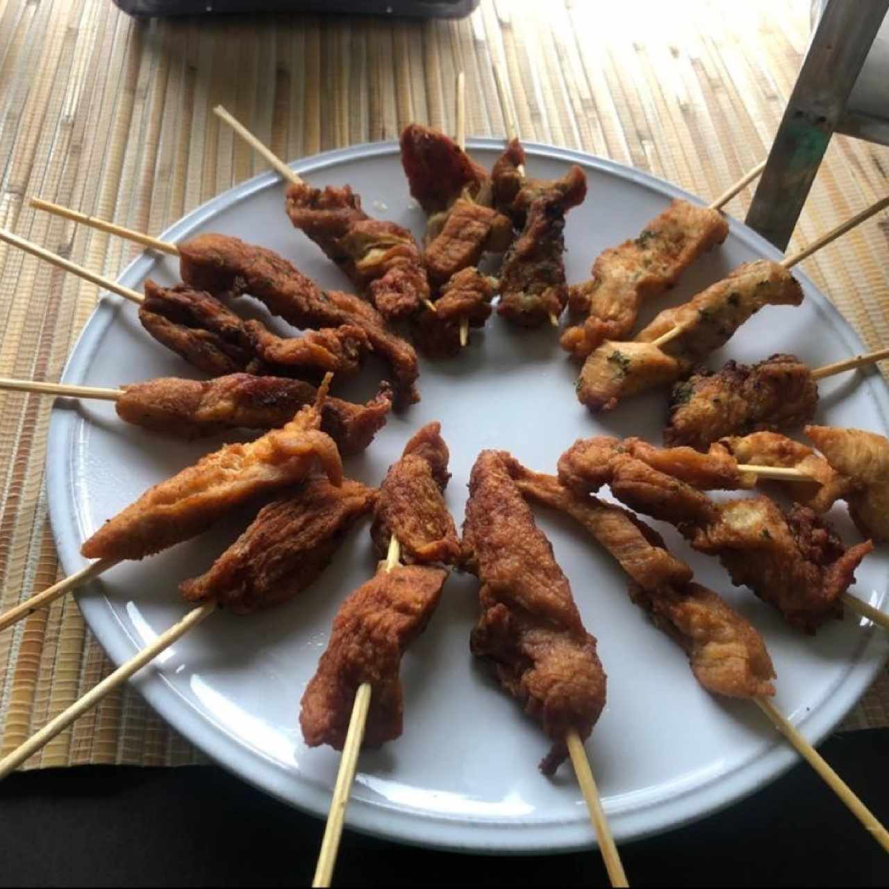 brochetas de pollo apanado catering