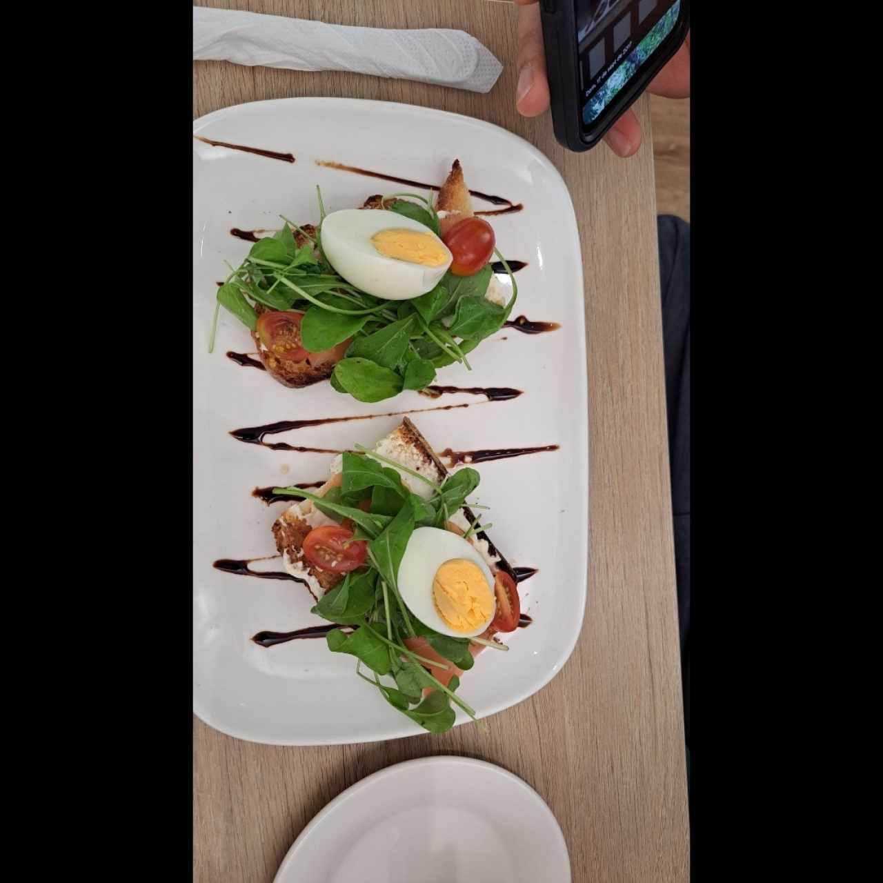 LO NUEVO - Tostada de salmón