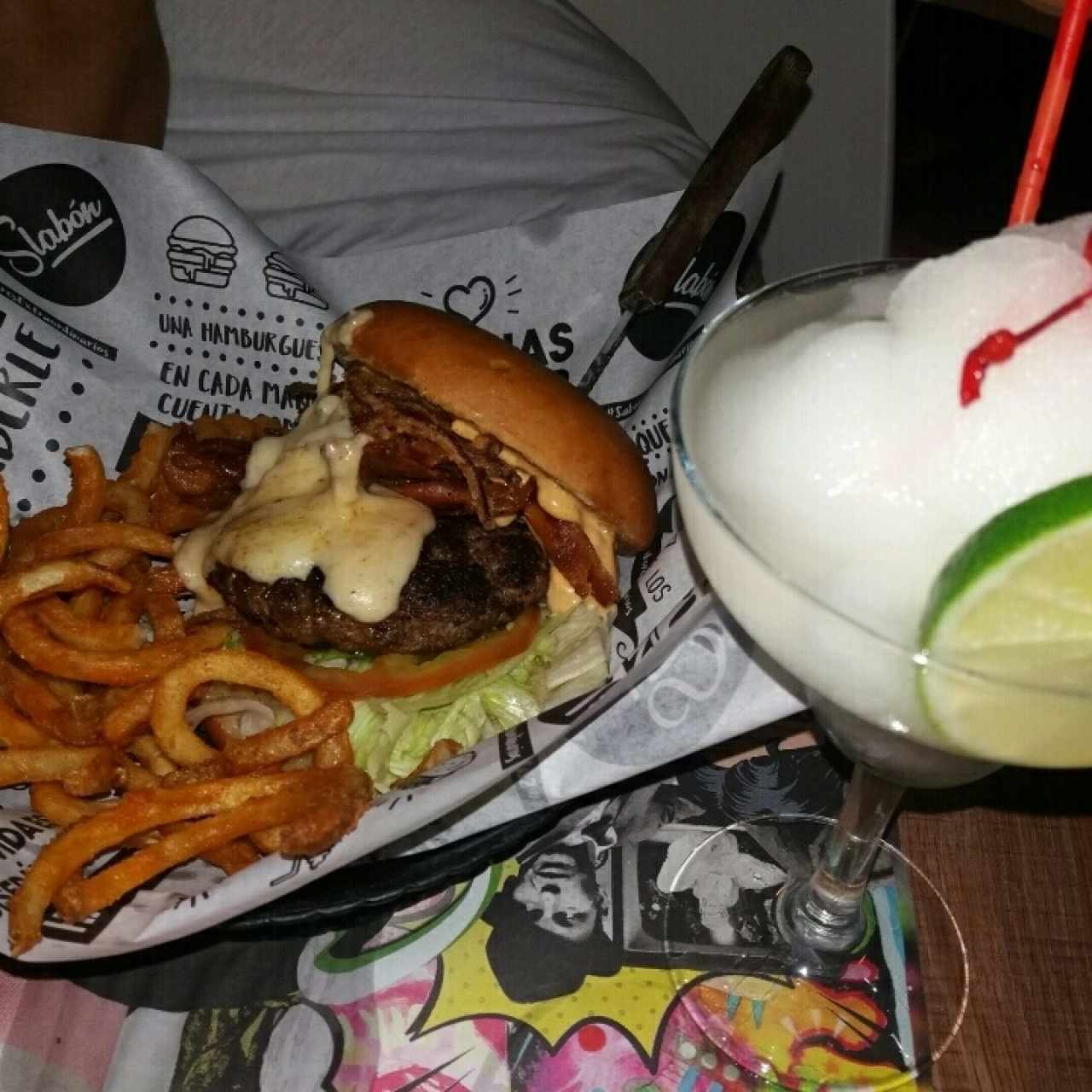 hamburguesa 2 ymargarita de maracuya