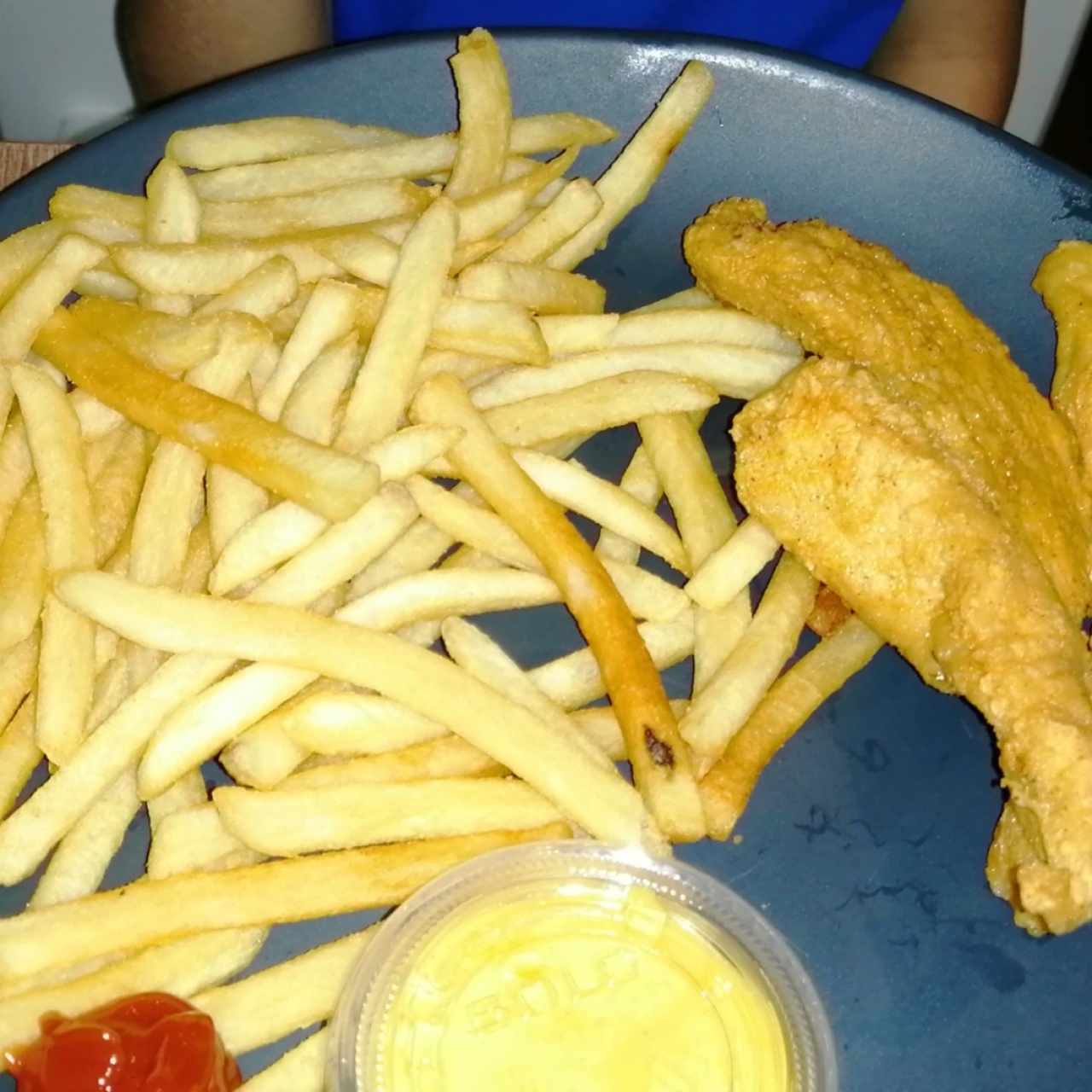 Chicken Fingers con Papas