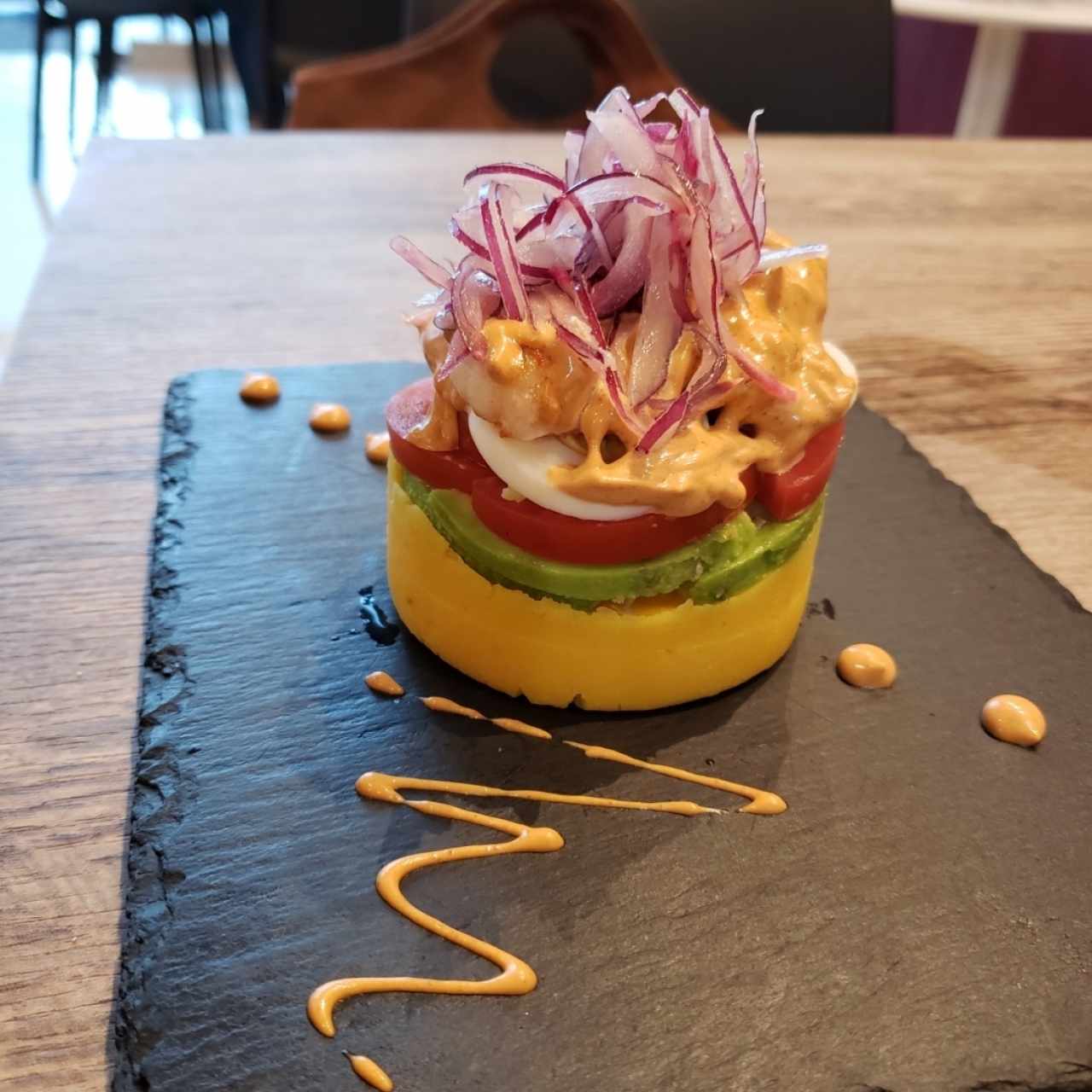 CAUSA LIMEÑA (CAMARÓN, POLLO, PULPO, VEGETALES)