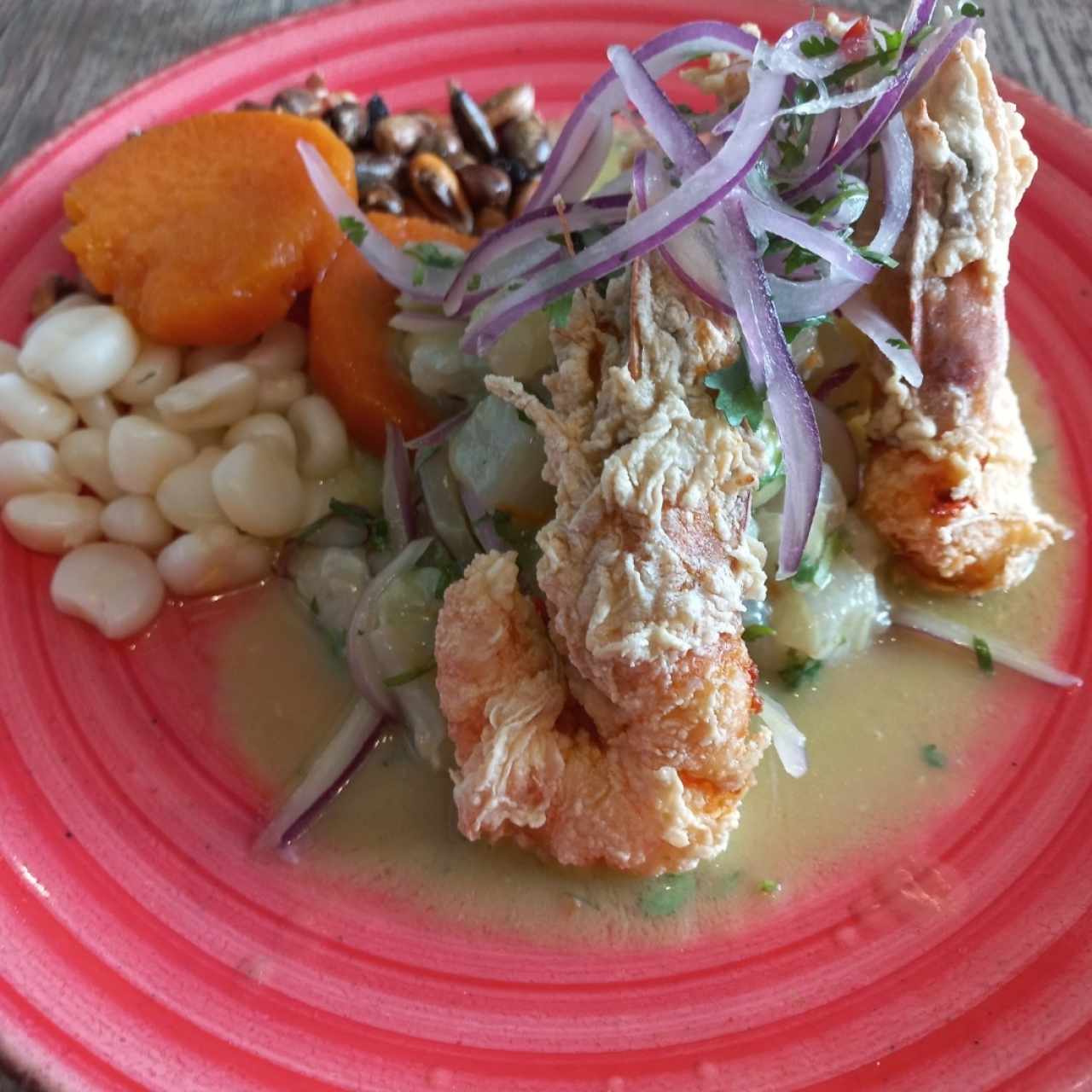 Ceviche de pescado y langostinos