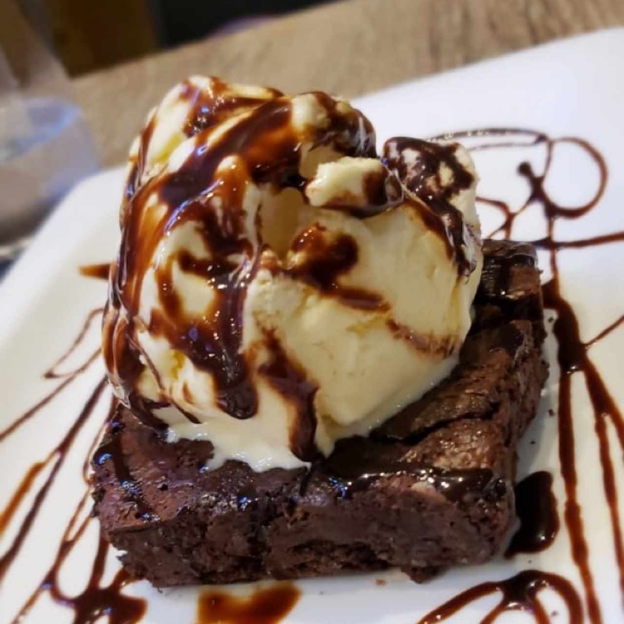 brownie con helado