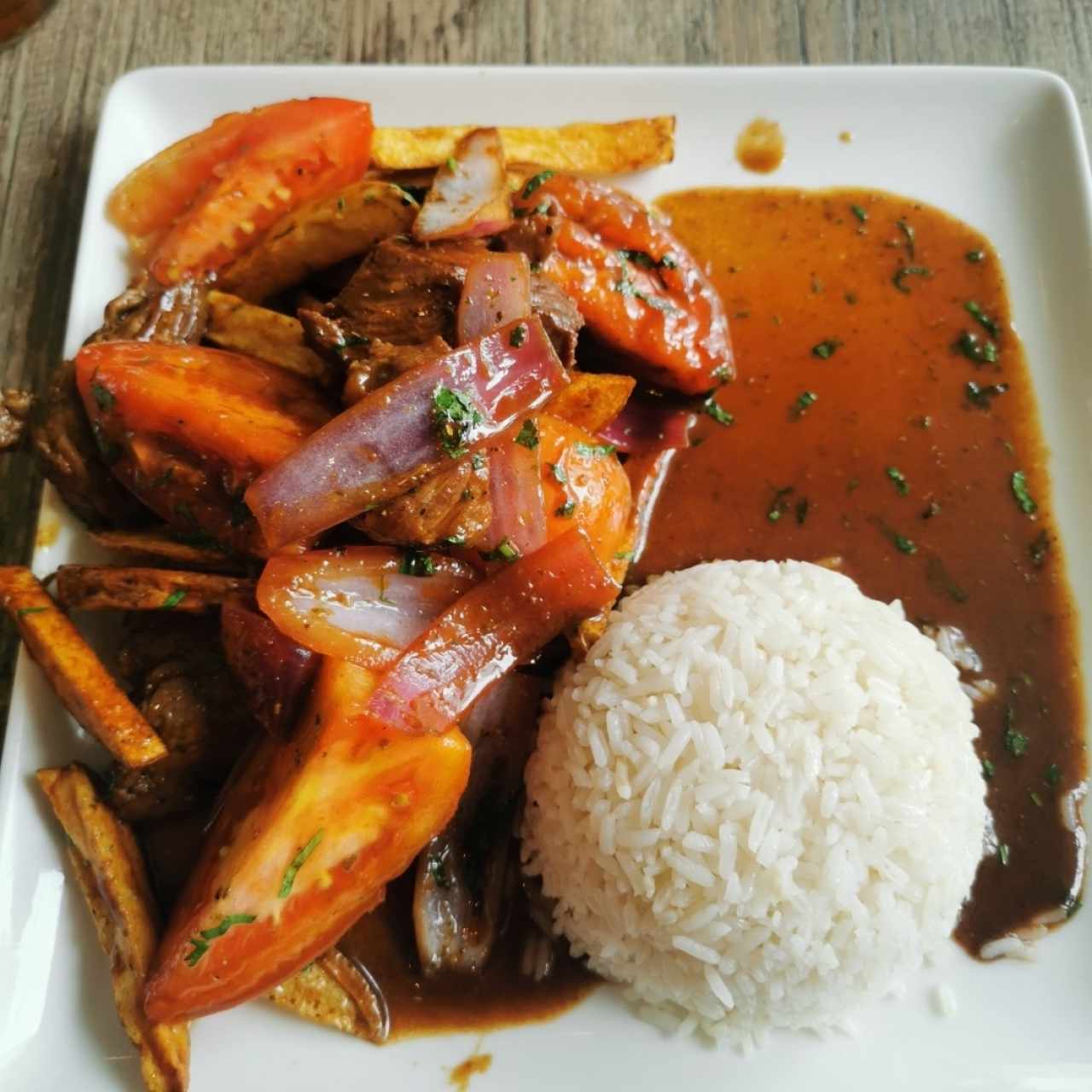 TÍPICO - LOMO SALTADO