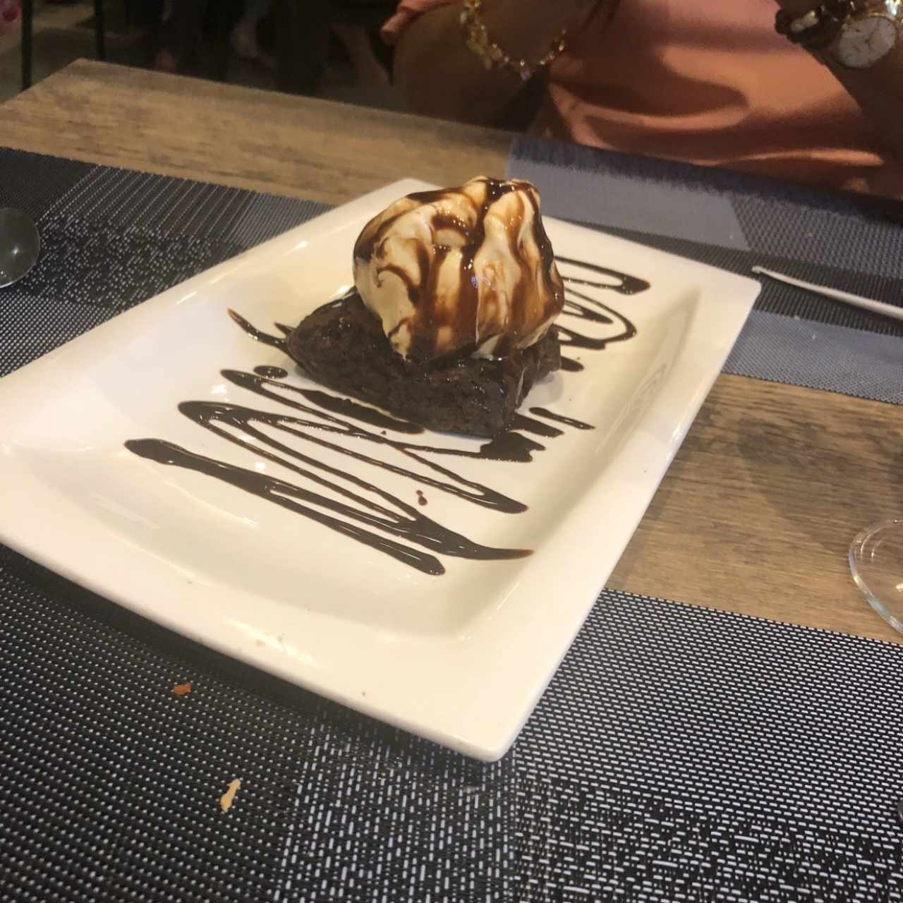 brownie con helado