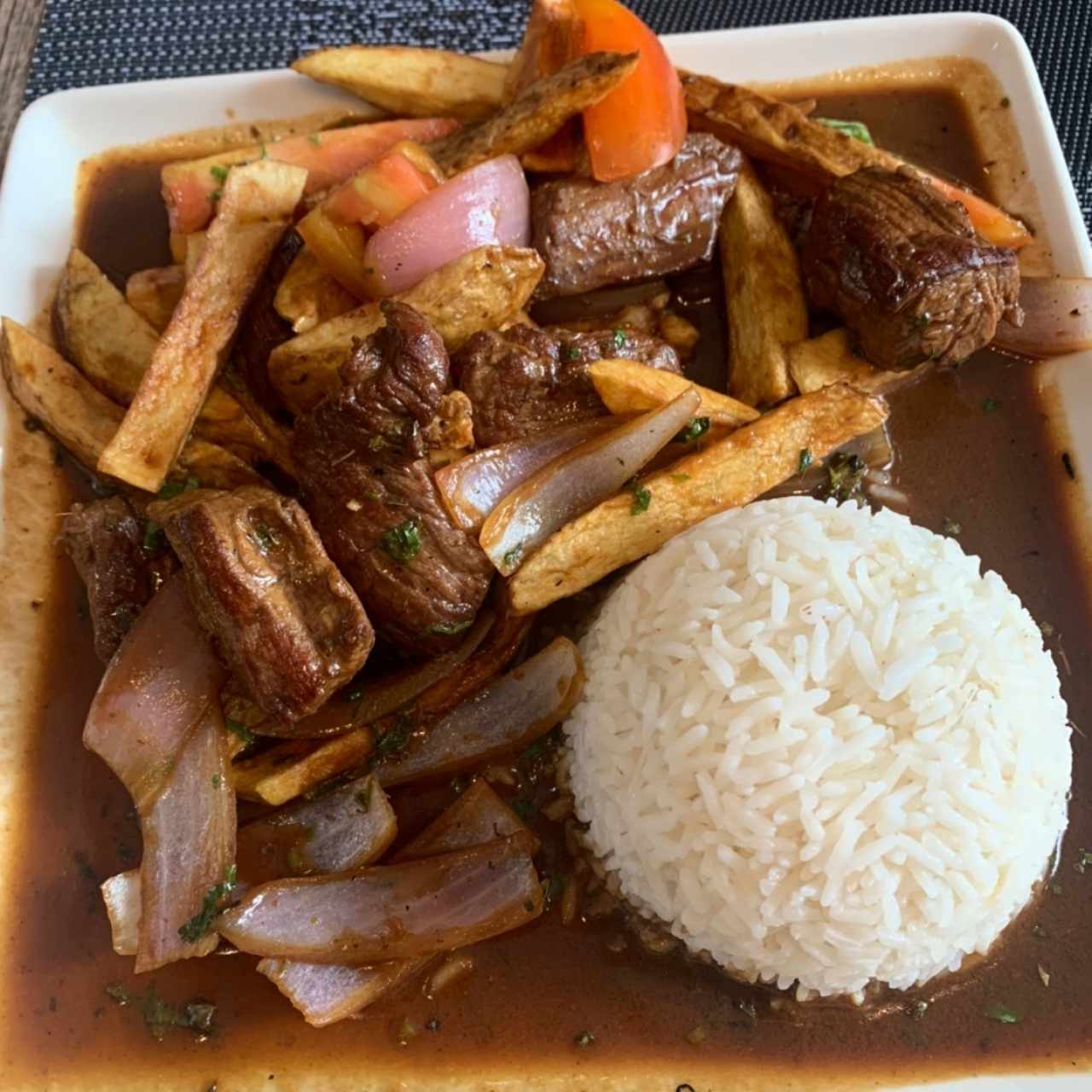 TÍPICO - LOMO SALTADO