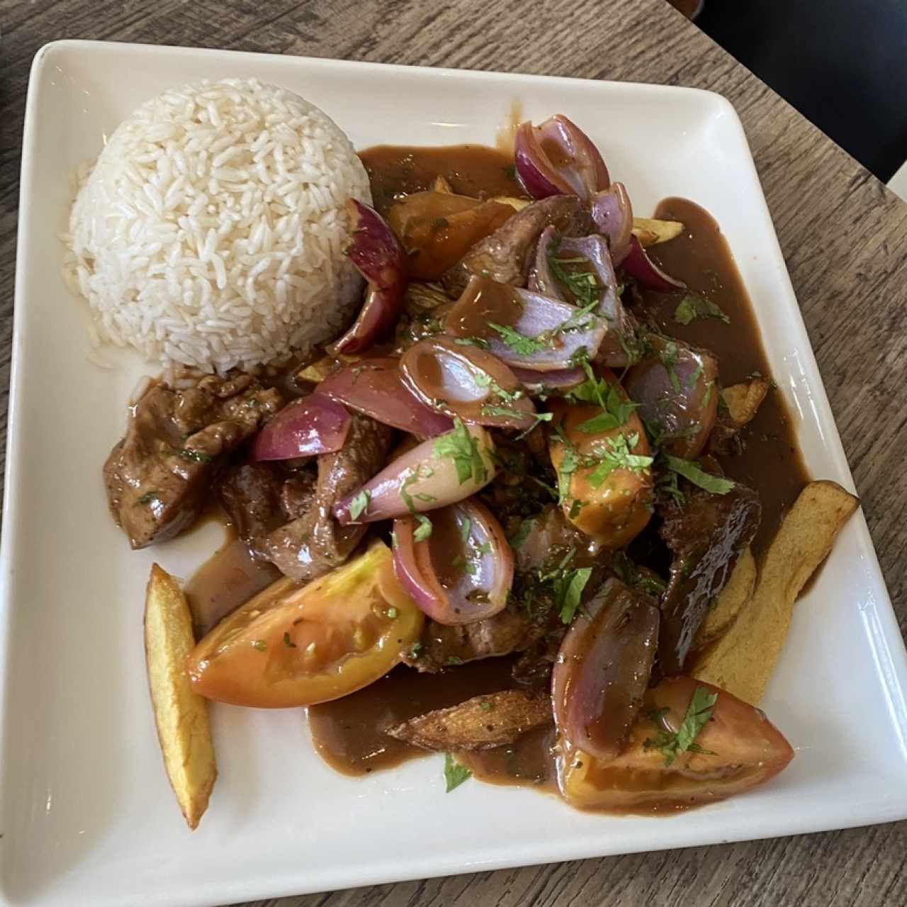 TÍPICO - LOMO SALTADO