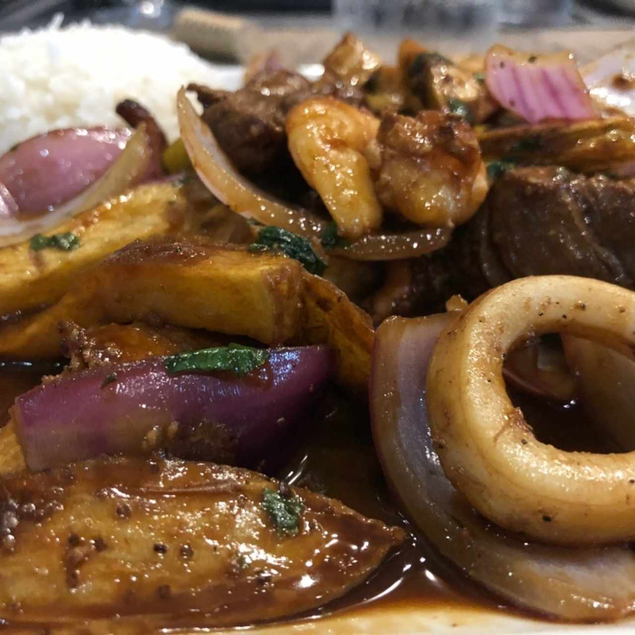 lomo saltado mar y tierra