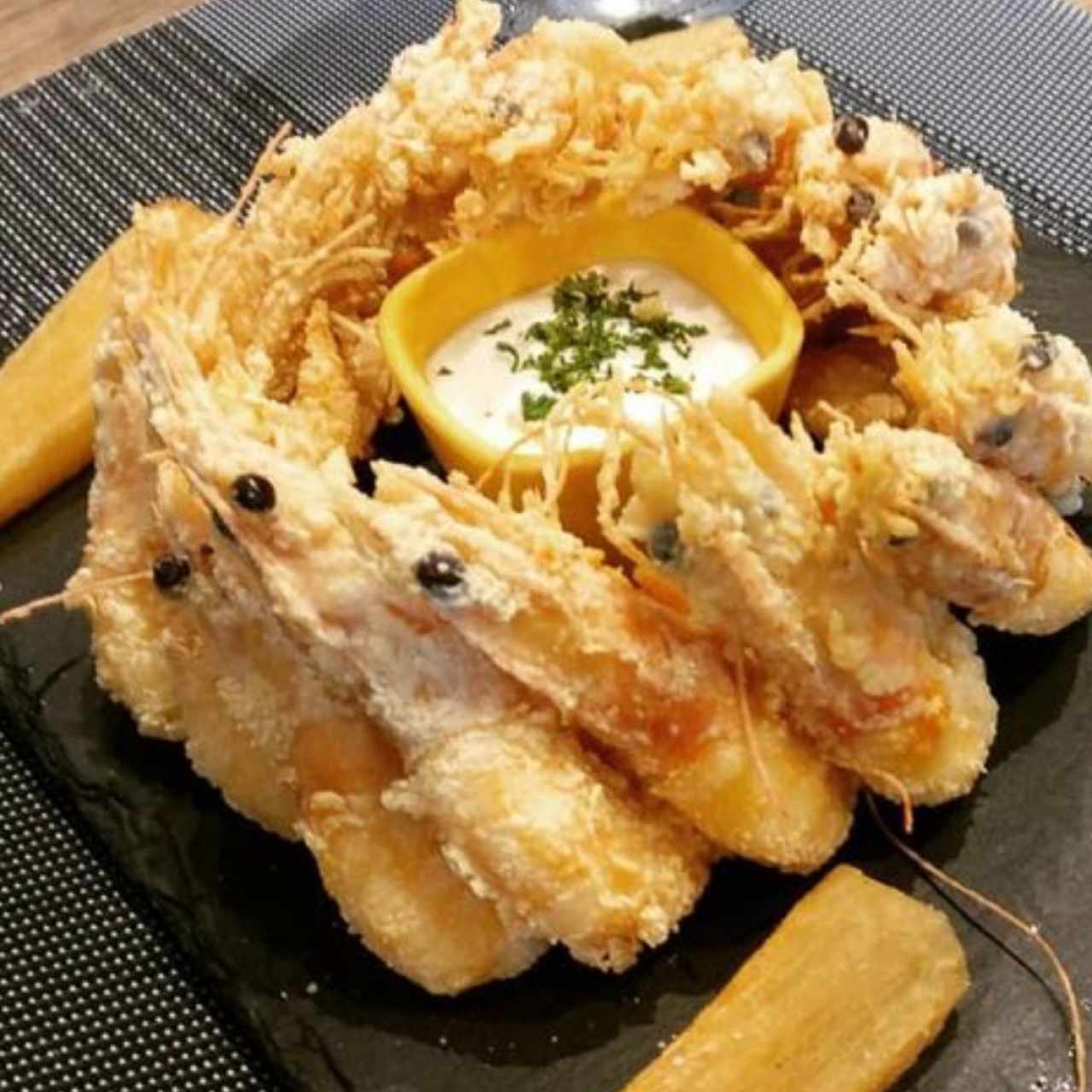 CHICHARRÓN DE LANGOSTINOS