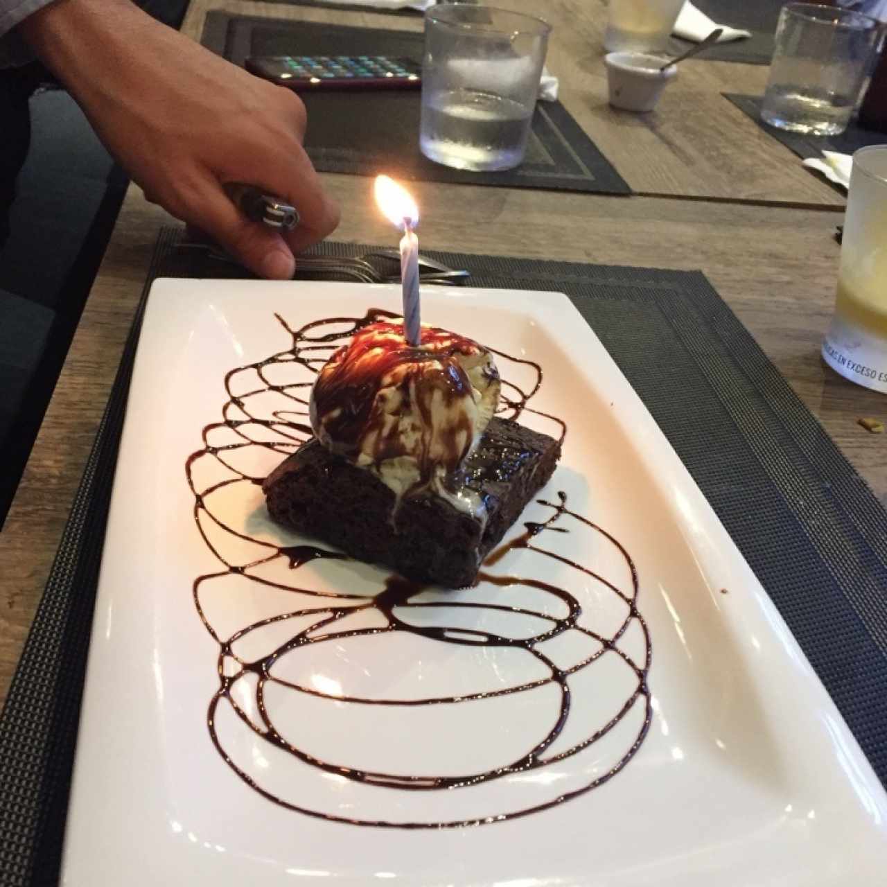 brownie con helado