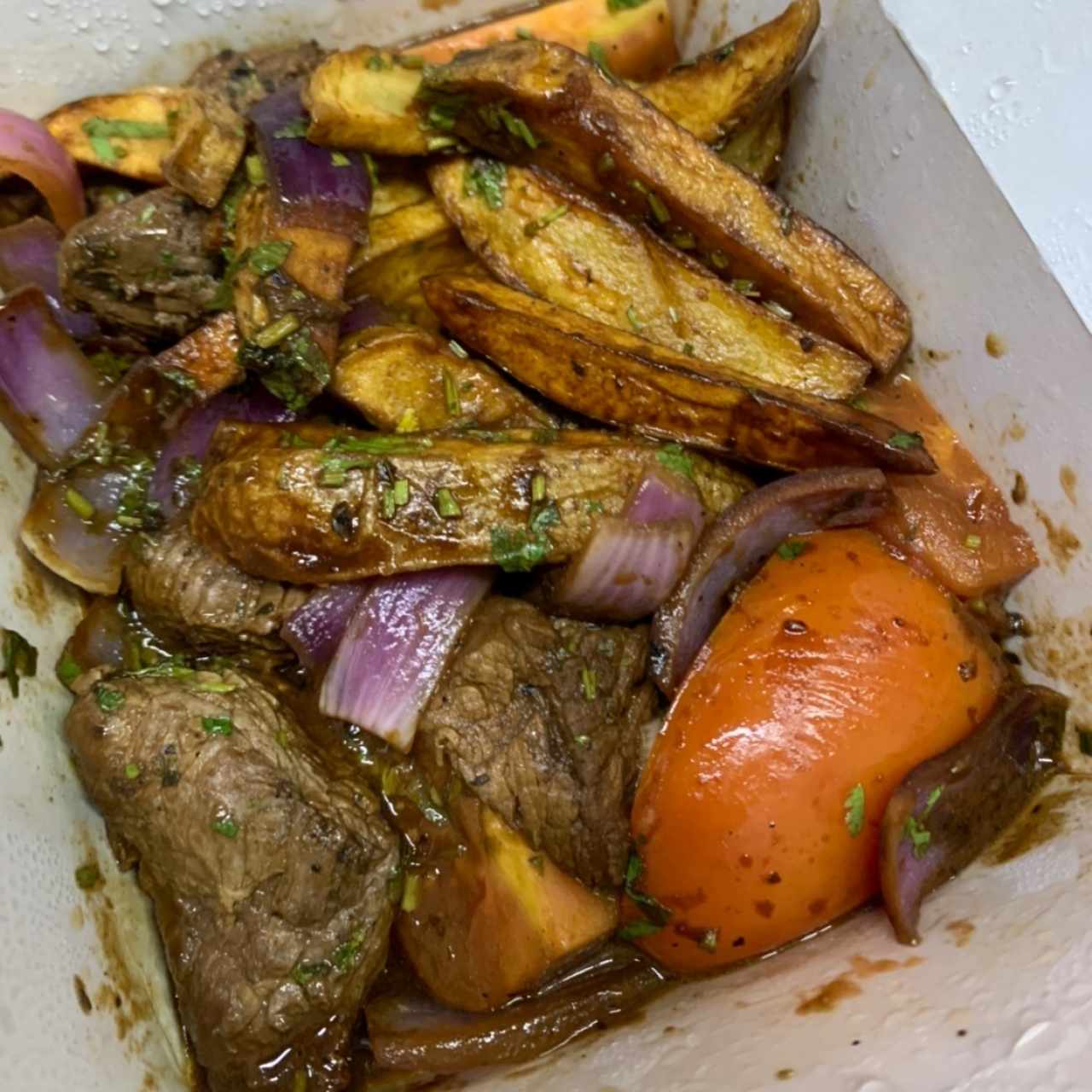 TÍPICO - LOMO SALTADO