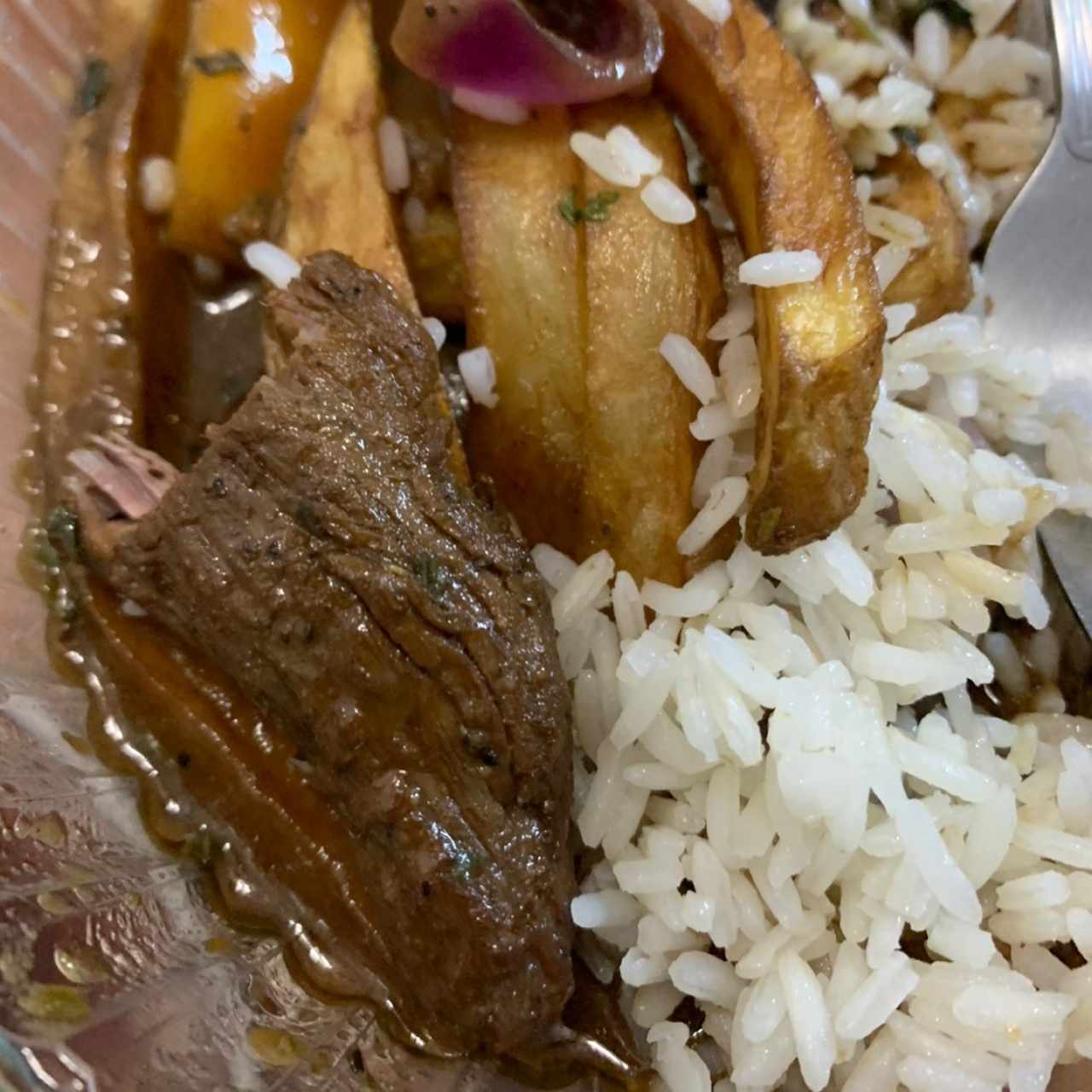 TÍPICO - LOMO SALTADO