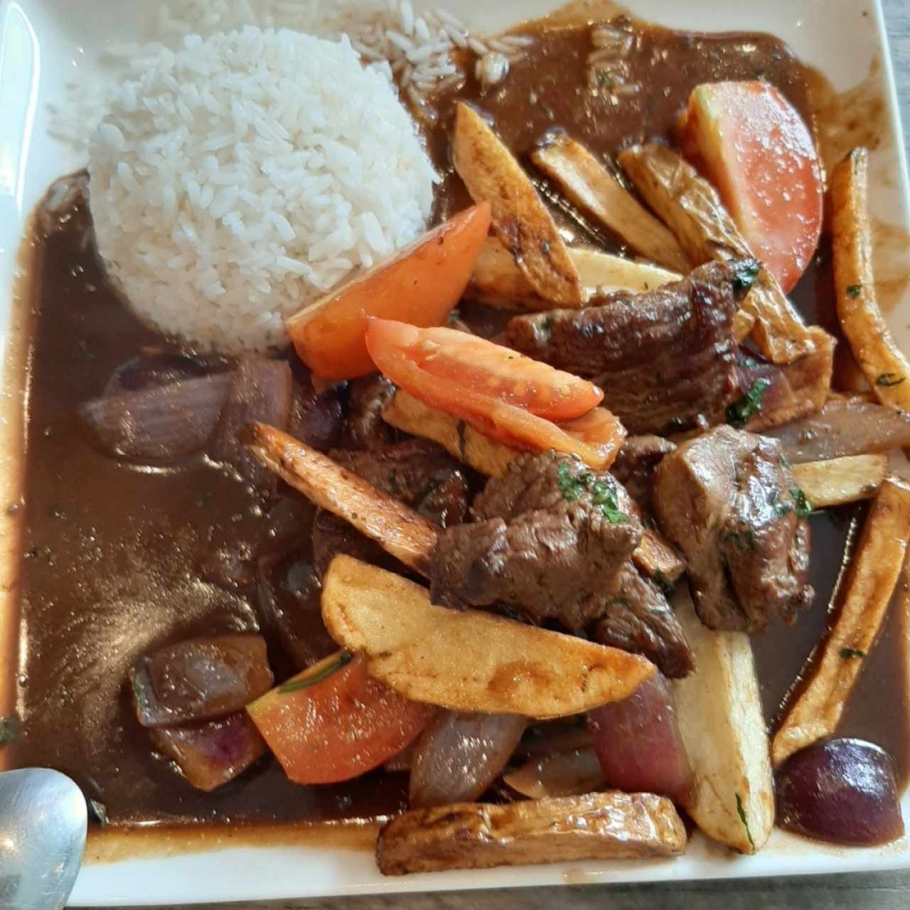 TÍPICO - LOMO SALTADO