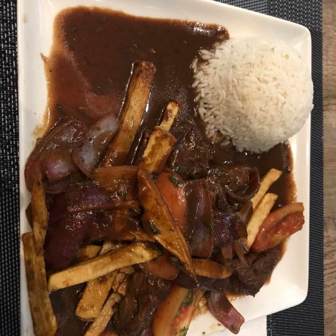 TÍPICO - LOMO SALTADO