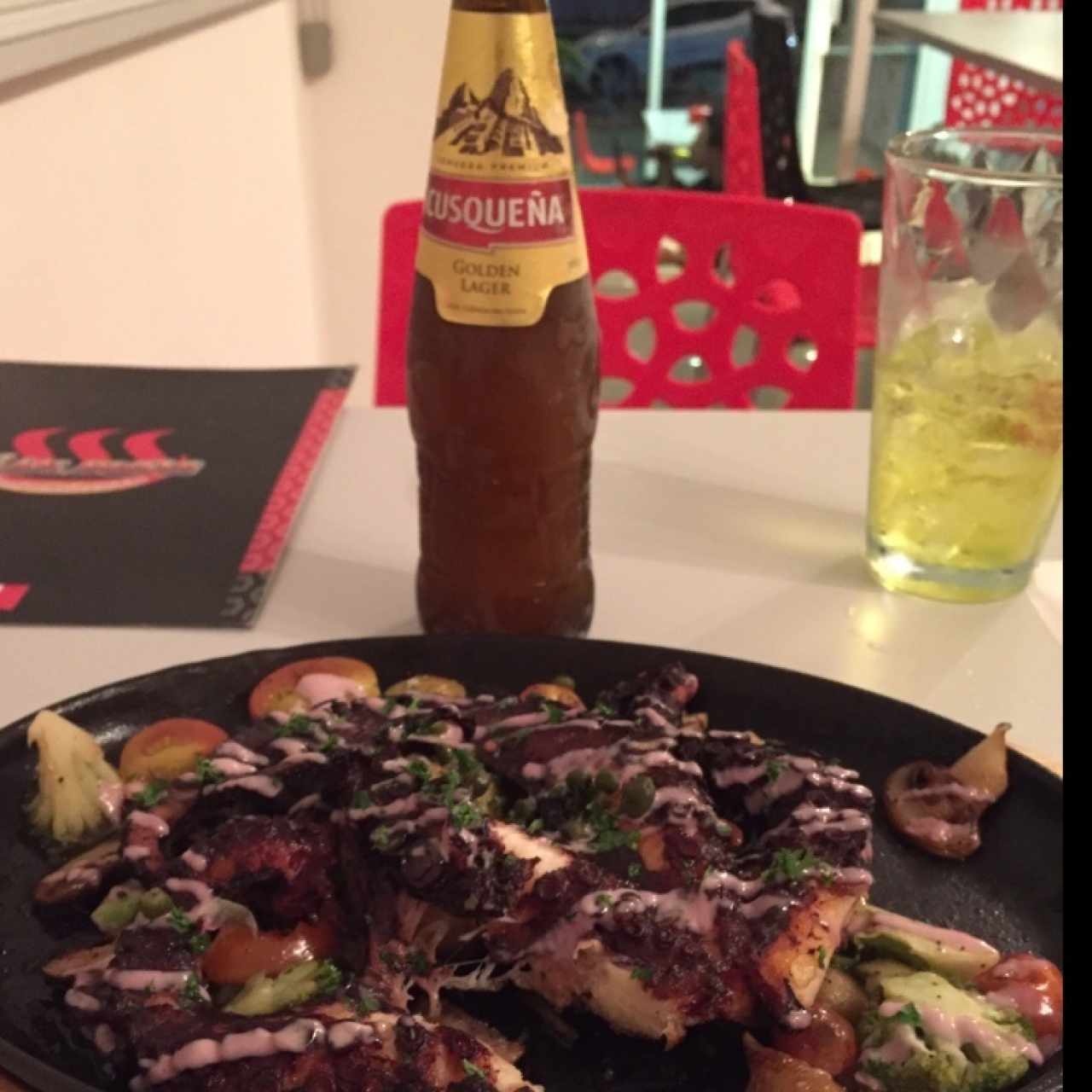 Pulpo a la Parrilla cerveza Cusqueña