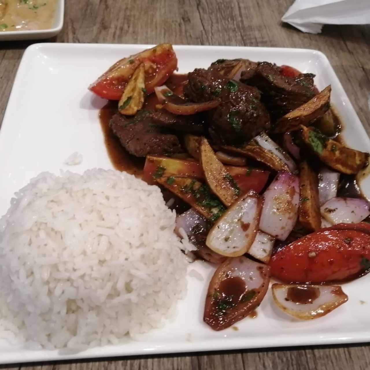 TÍPICO - LOMO SALTADO