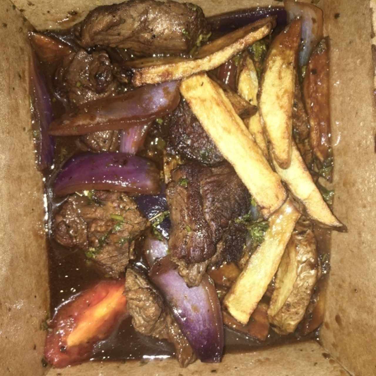 TÍPICO - LOMO SALTADO