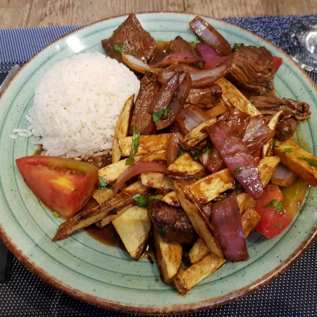 Lomo saltado