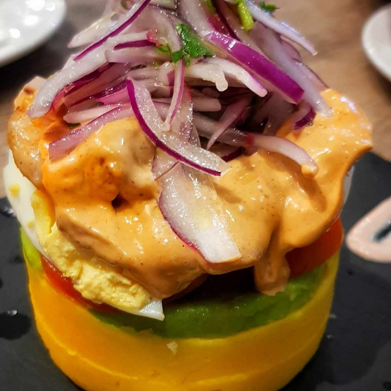 CAUSA LIMEÑA (CAMARÓN, POLLO, PULPO, VEGETALES)