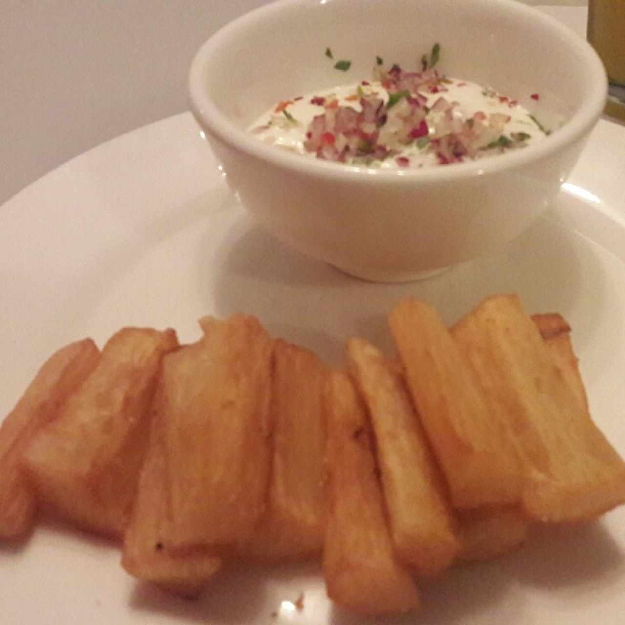 Servicio de yuca frita