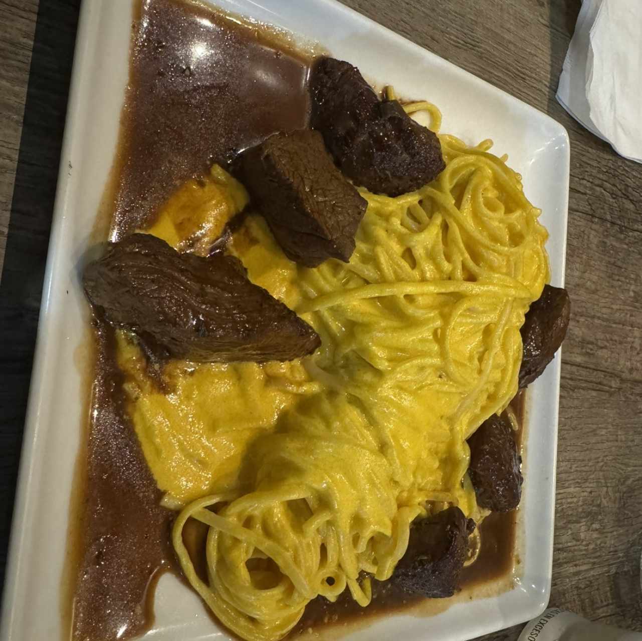 TALLARIN A LA HUANCAÍNA (FILETE DE RES /MARISCOS)