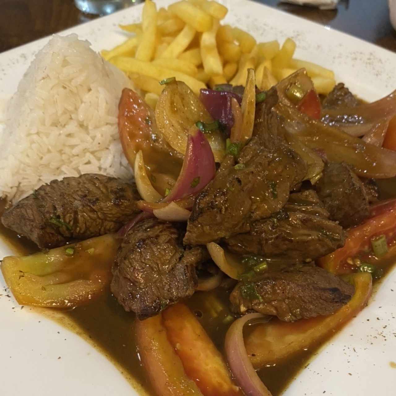 Carnes - Lomo Saltado