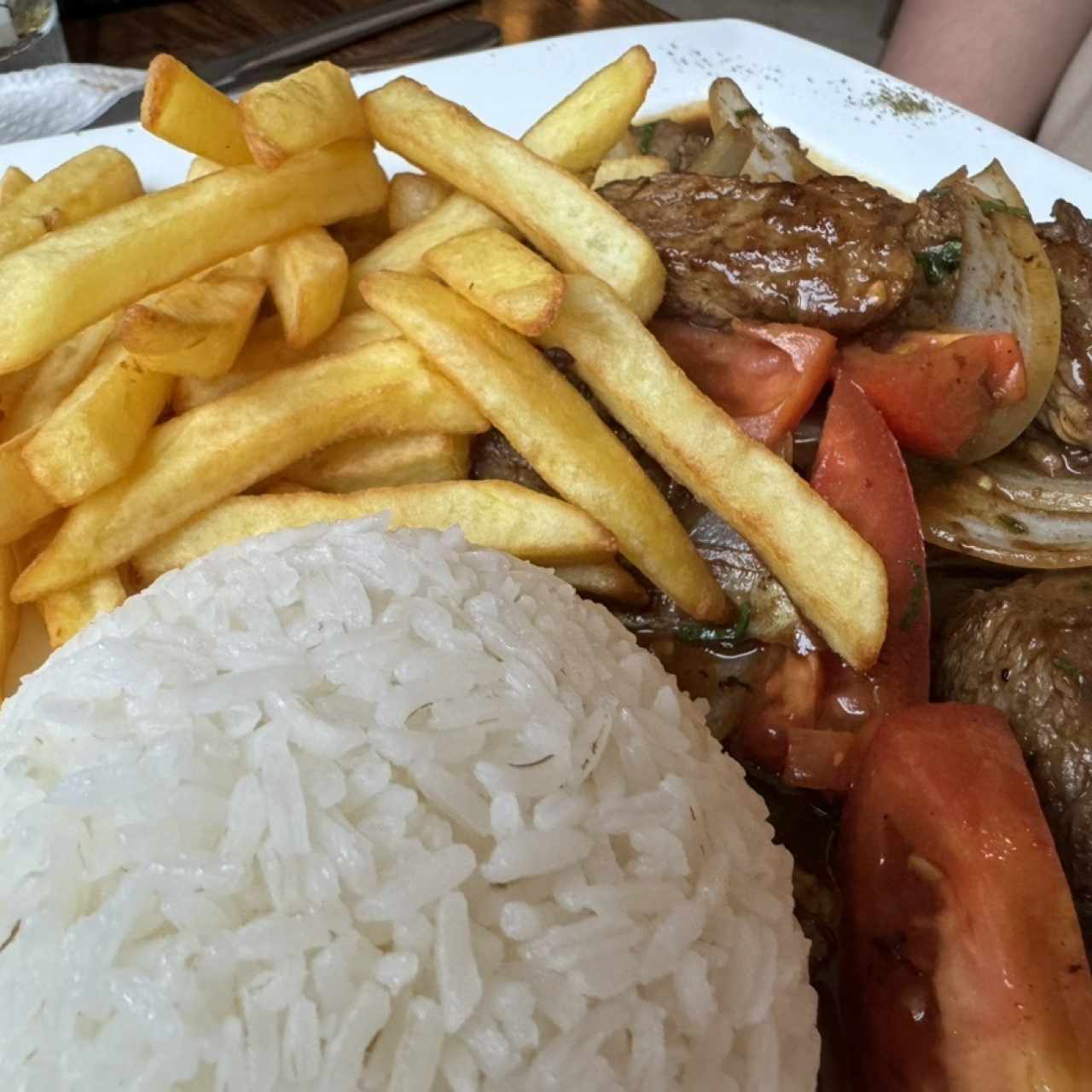 Carnes - Lomo Saltado