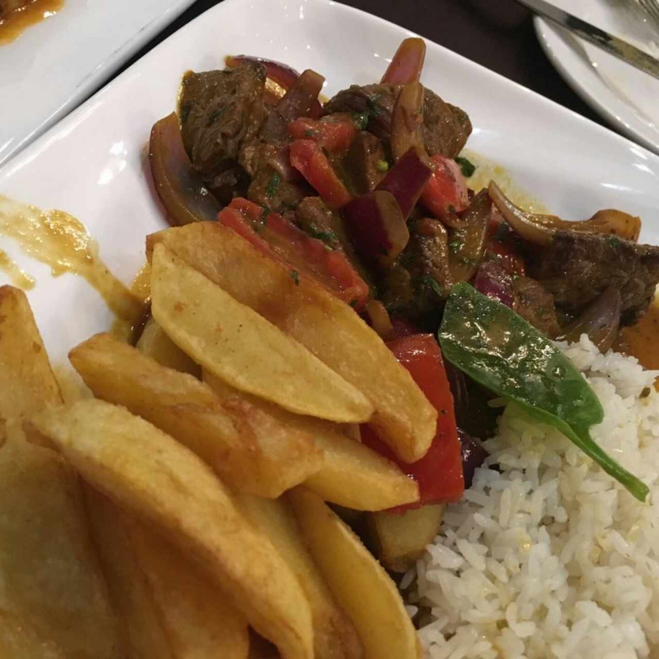 Lomo Saltado 