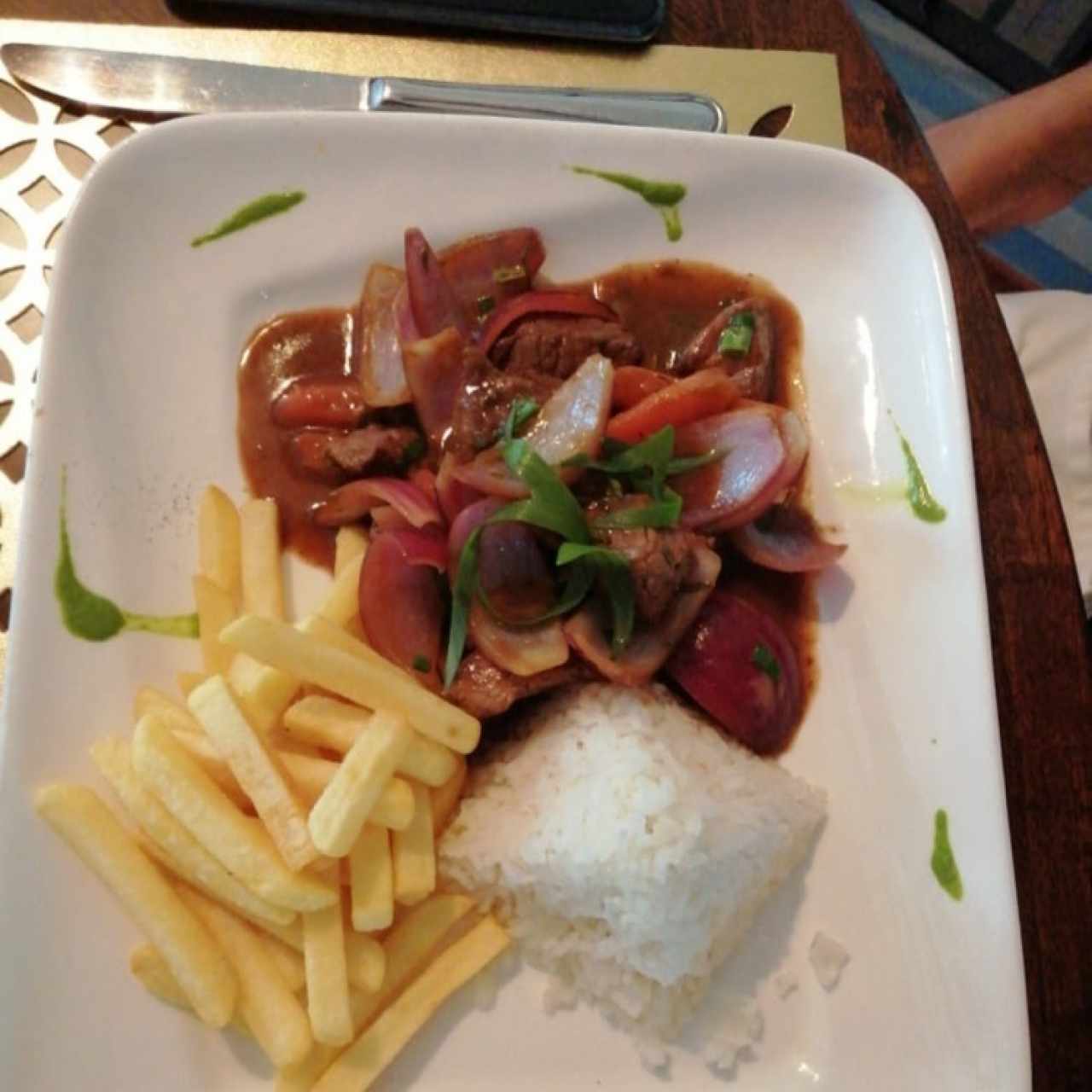 Lomo saltado