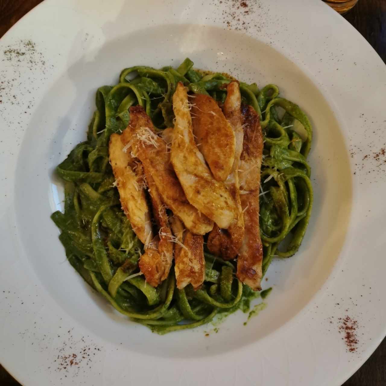 Fetuccini al Pesto con Pollo