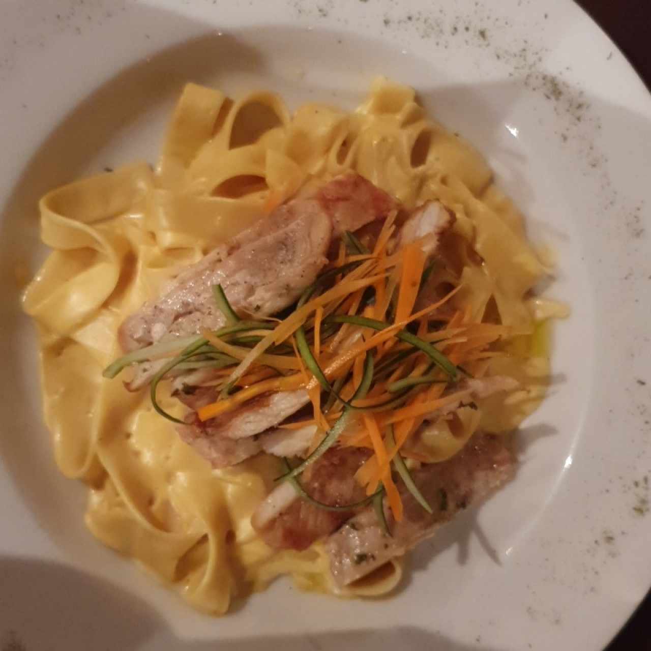 Fetuccini a la Huancaina con Pollo