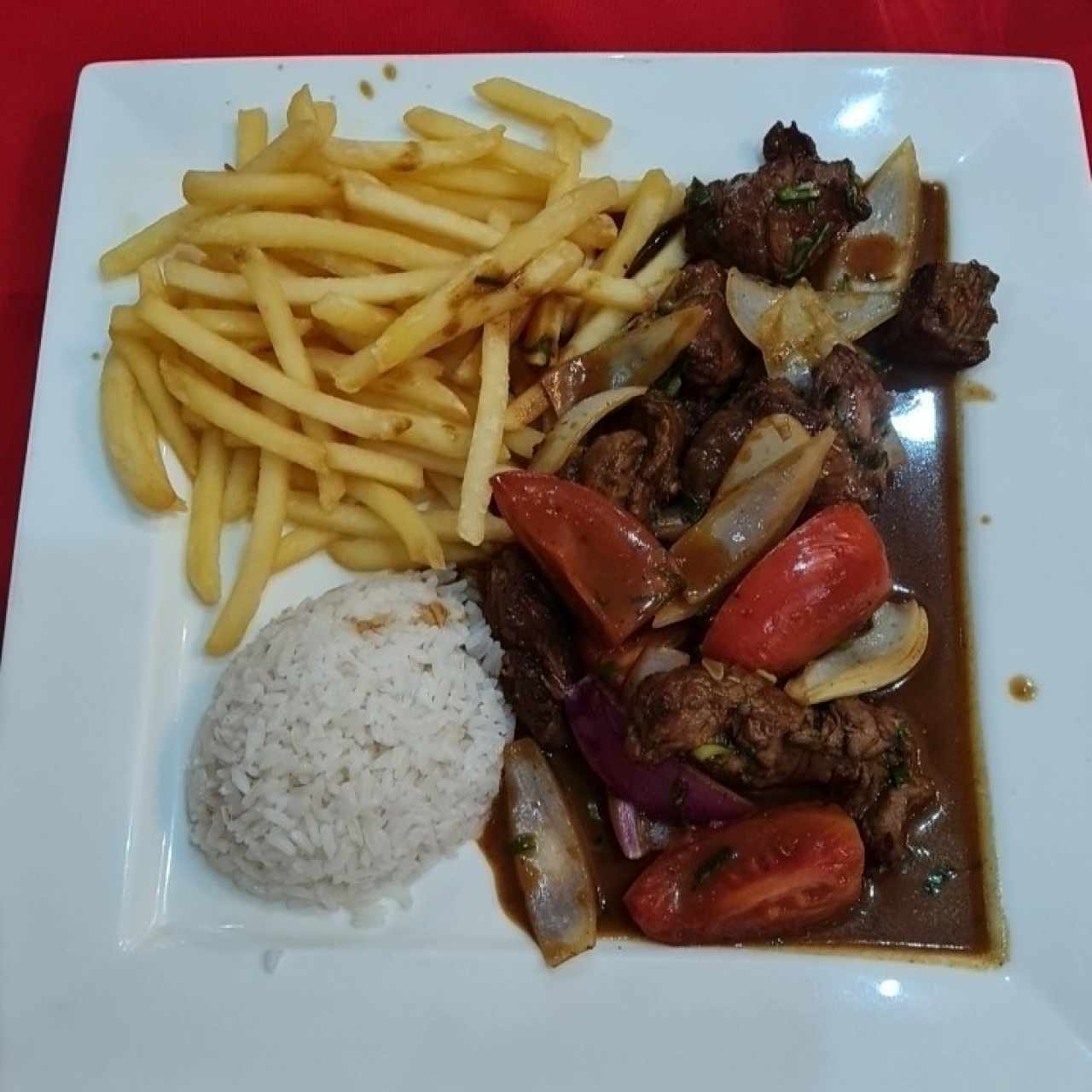 Carnes - Lomo Saltado