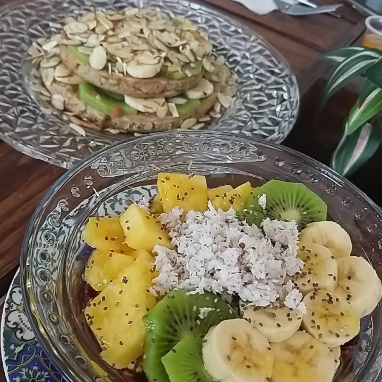 acai bowl y panqueques de avena 