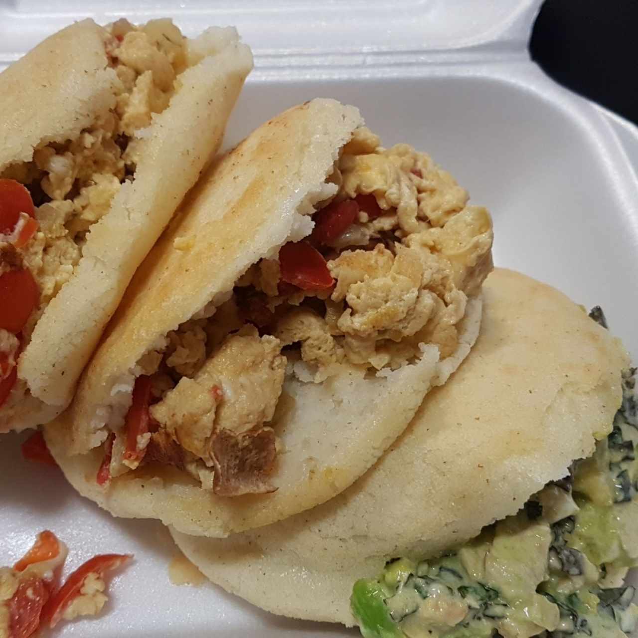 arepas de huevo & pollo