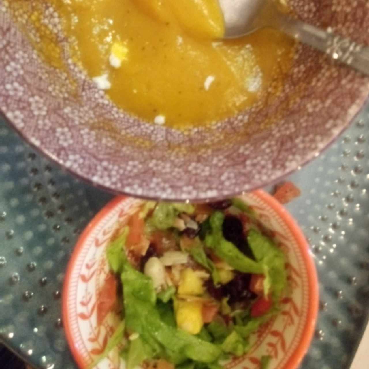 crema de zapallo y ensalada