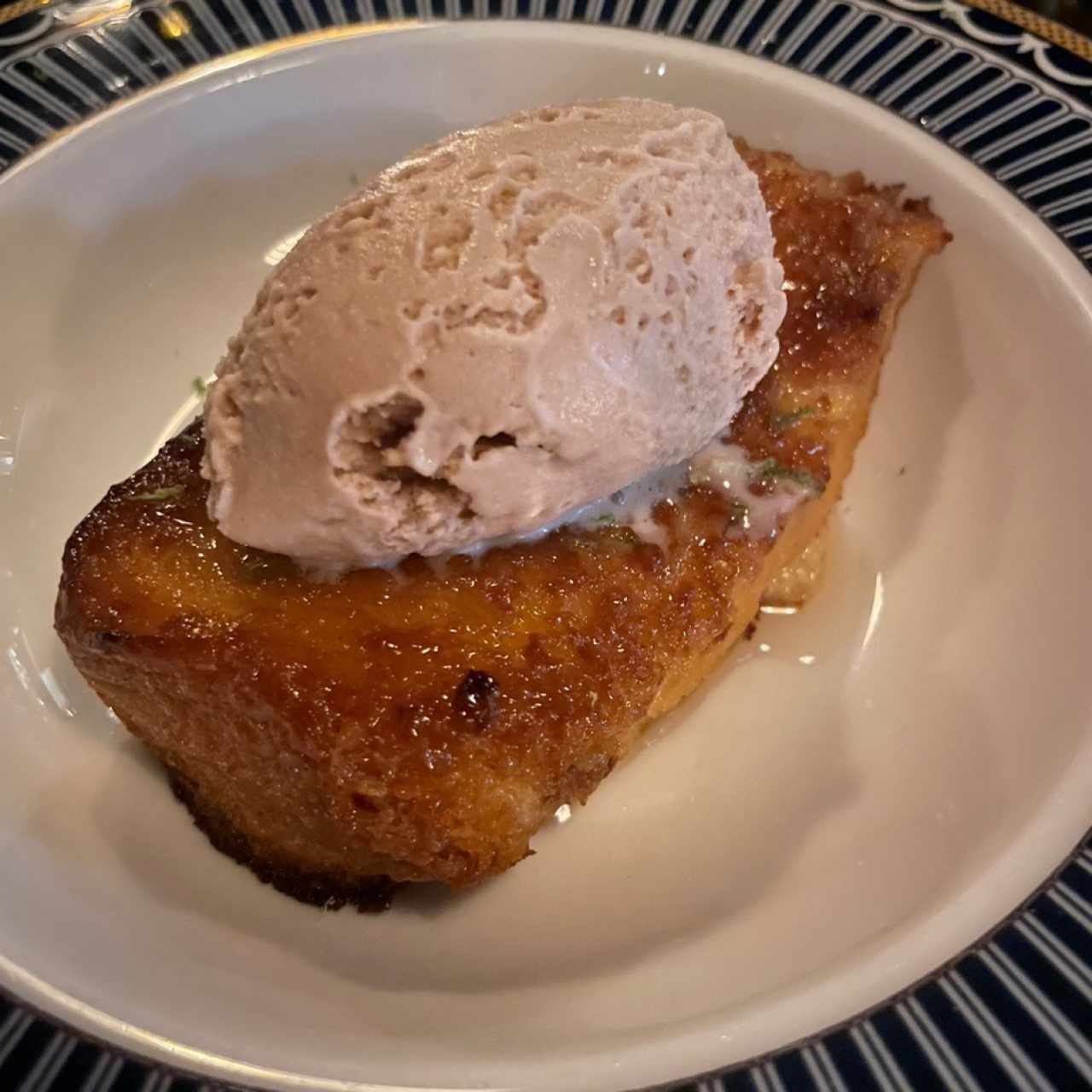 Torrija con helado de Amaretto