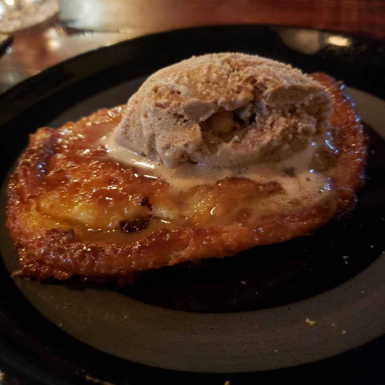 Tostada francesa con helado de café