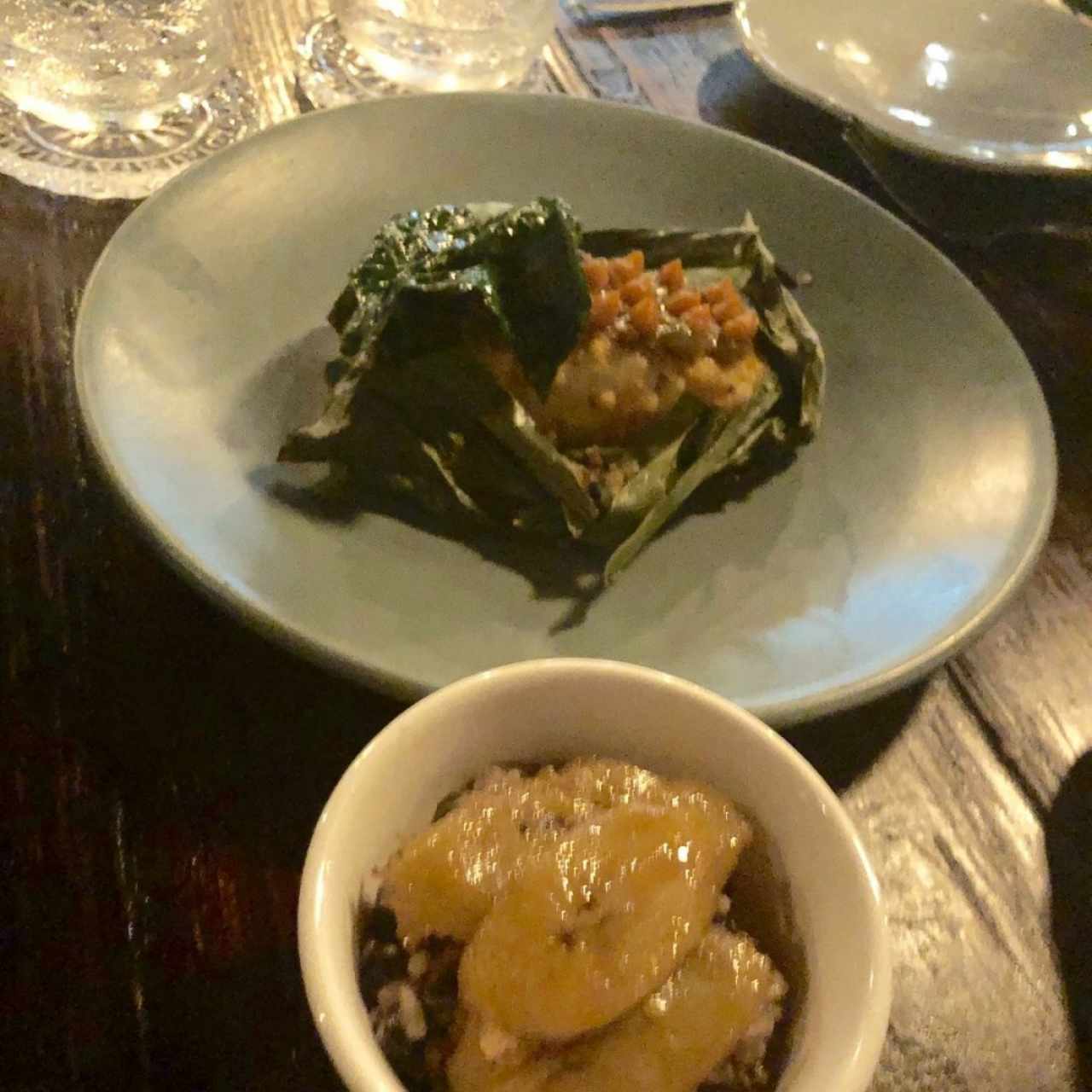 Pesca del día con arroz con guandú y tajadas