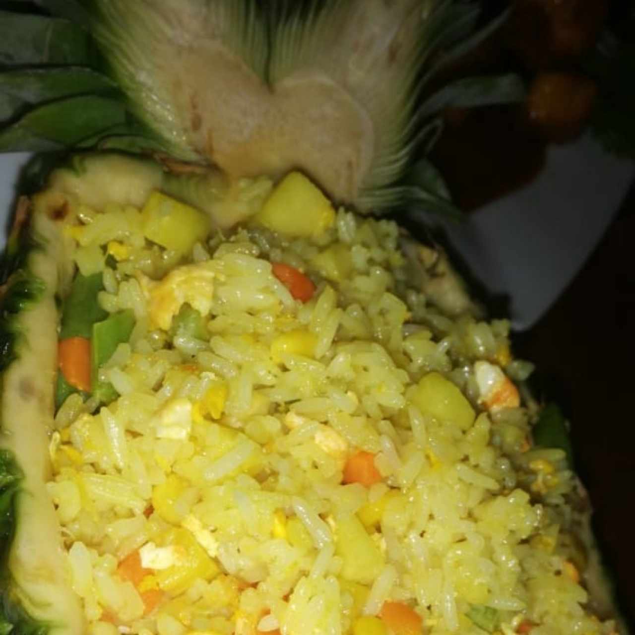 Arroz Frito con piña y camarones 