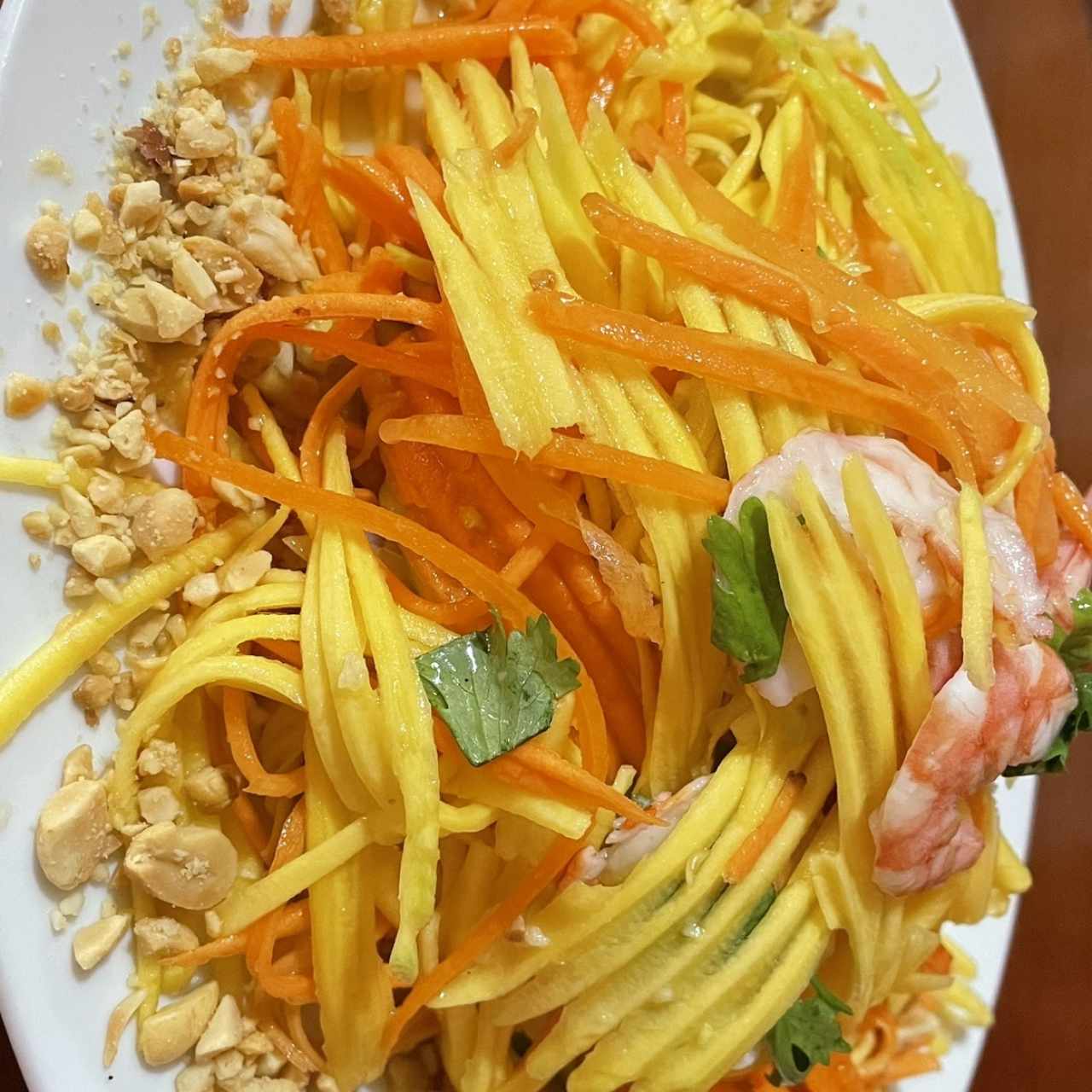 Nom Xoái Tom (Ensalada de mango con camarones)