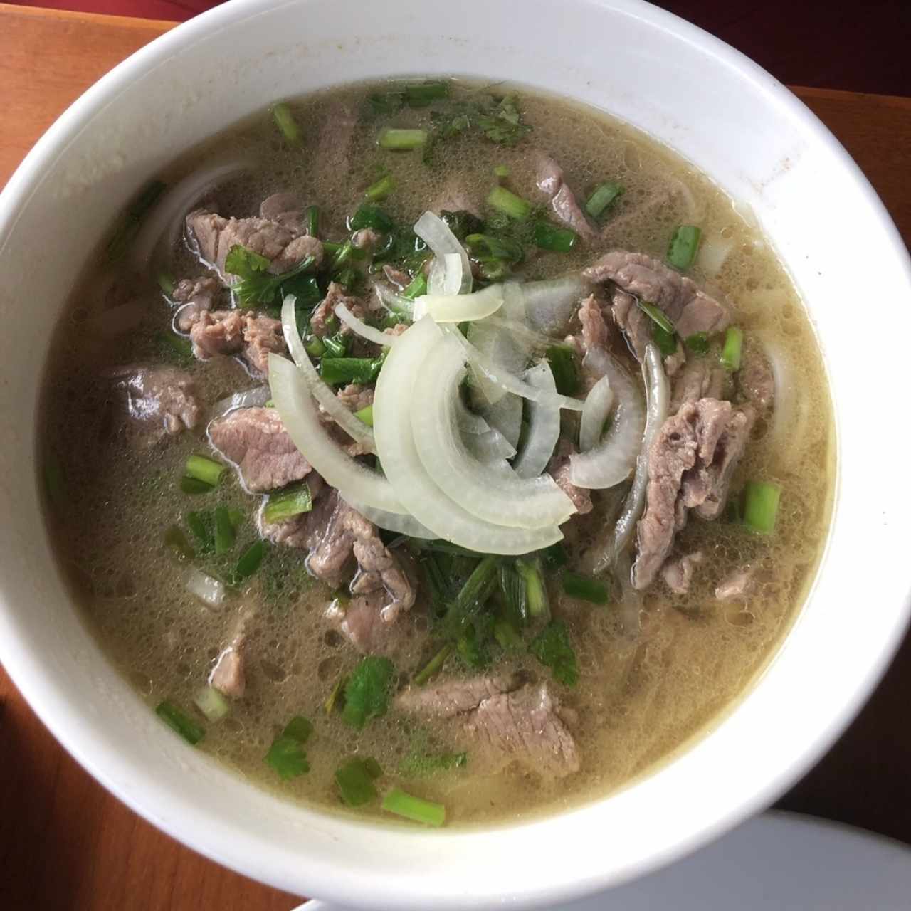 Pho Tái (Sopa de Res Salteada con Jengibre)