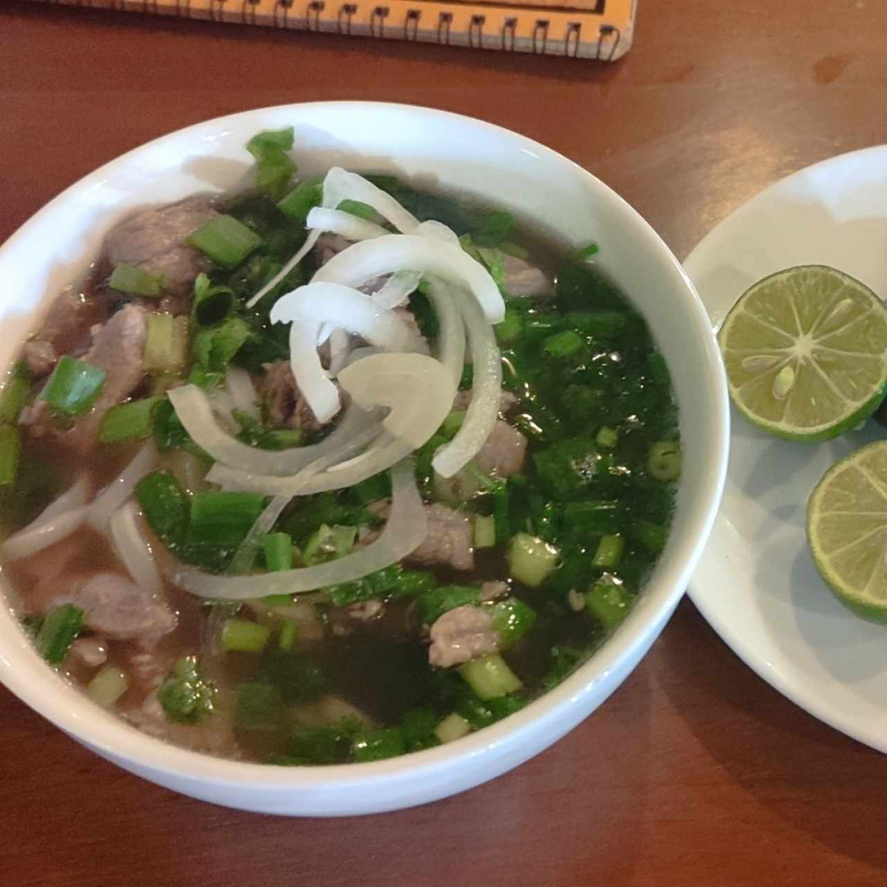 Pho Tái (Sopa de Res Salteada con Jengibre)